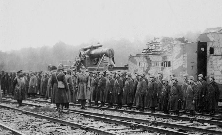 Pièce d’artillerie lourde sur voie ferrée, Vickers 12 pouces (305mm), 'Roi Albert I' Pièce d’artillerie lourde sur voie ferrée, Vickers 12 pouces (305mm), 'Roi Albert I'